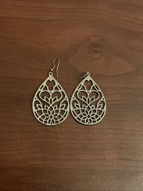 🐚2/$14 Silver Filigree Teardrop Earrings - Women Jewelry